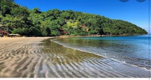 Casa Ampla e Confortavel a 10 minutos Praia Ubatumirim Cambuca in Praia do Puruba