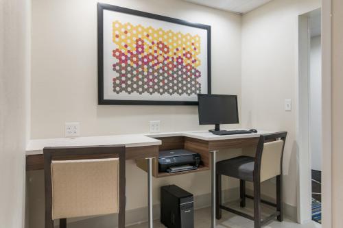 Holiday Inn Express - Plymouth, an IHG Hotel in Plymouth, USA