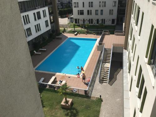 Residence is near Airport