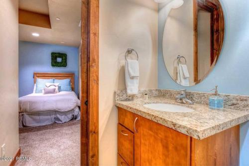 The Perch Park City - Magnificent 6 BR House With Views, Elevator, Game Room, Hot Tub