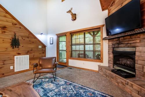 Whitetail Cabin- 360 forest views with hot tub - image 11