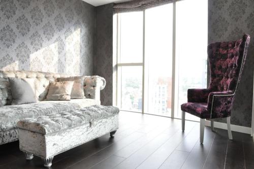 Luxurious 1 Bed Apartment With Gym & Roof Terrace, Vauxhall, London