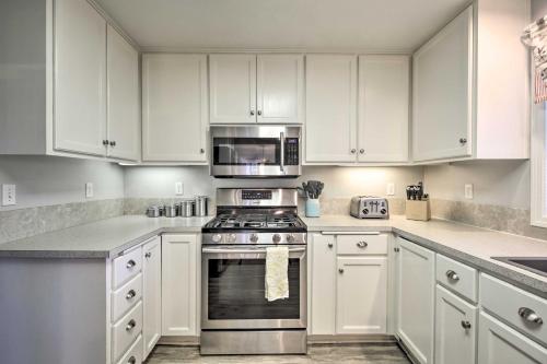 Charming Eugene Home with Fire Pit 8 Mi to UO! - image 2