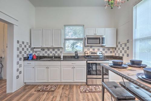 Chic Tampa Getaway - 3 Miles to Downtown! - image 4