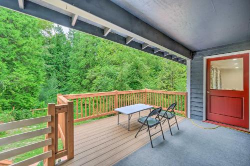 Modern Home with Deck about 14 Mi to Dtwn Seattle! - main image