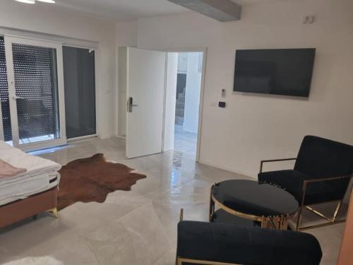 Georgiana Apartments - image 2