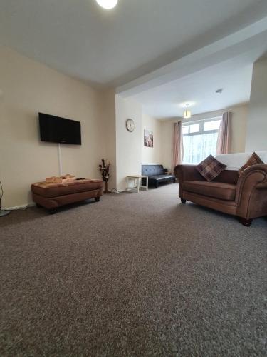 2 Bed house, Contractors & Holiday Guests Welcomed