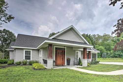 Chic Hideaway with Fire Pit Less Than 2 Miles to Beach! - image 41