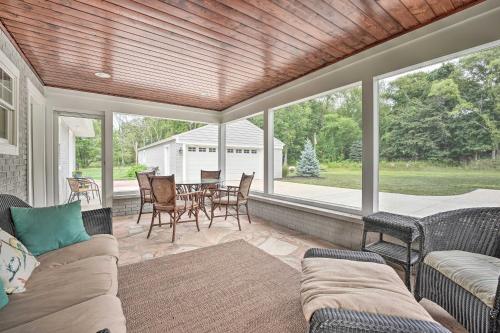 Chic Hideaway with Fire Pit Less Than 2 Miles to Beach! - image 43