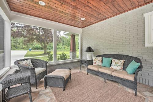 Chic Hideaway with Fire Pit Less Than 2 Miles to Beach! - image 44