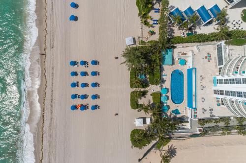 Sunny Isles 1BDR Sea View and Pool in Miami Beach, USA