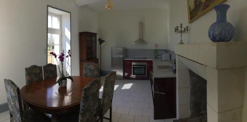 COTTAGE SAINTE GENEVIEVE in Champigny-Sur-Veude
