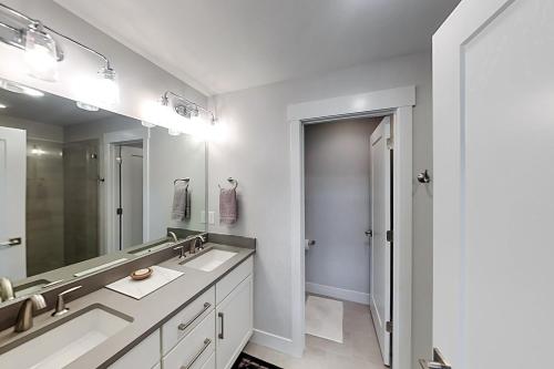 Wasatch Springs All-Suite - 2 Car Garage townhouse - image 8