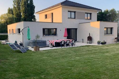 Grande Maison au calme proche ville avec spa gîte à louer Vesoul