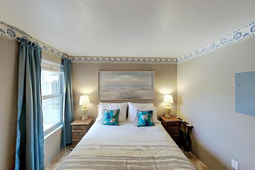 Beachfront Getaway with Epic Views - Steps to Sand condo - image 7
