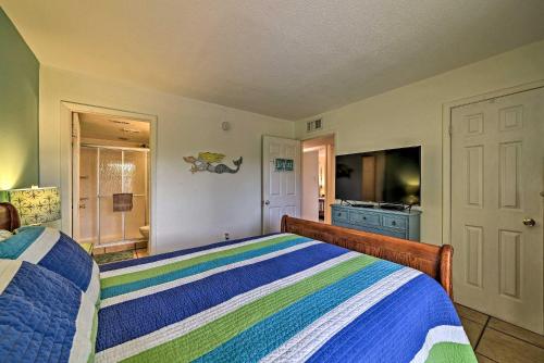 Breezy Corpus Christi Condo with Deck and Fishing Dock - image 11