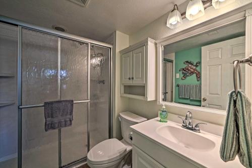 Breezy Corpus Christi Condo with Deck and Fishing Dock - image 13