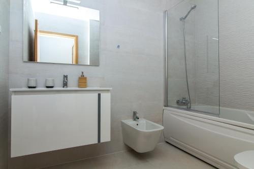 Stylish Apartment in Porto De Mos Lagos