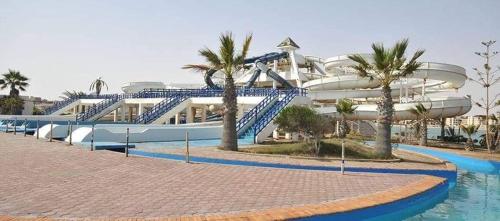 شاليه بقرية أندلسيه بمطروح يرى البحر