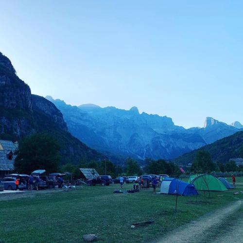 Shpella Guesthouse Theth – Theth, NY