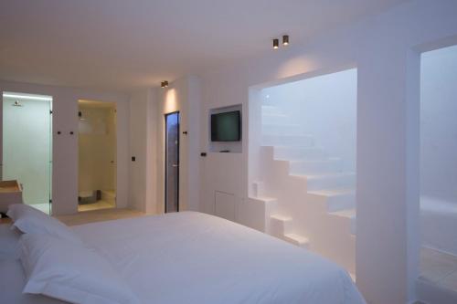 317515842 Hotel Adonis