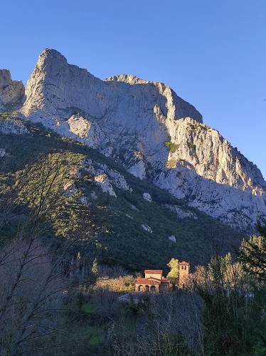 El Chalet de la Poza - Río, barbacoa, Wifi, zona de trabajo, vistas.