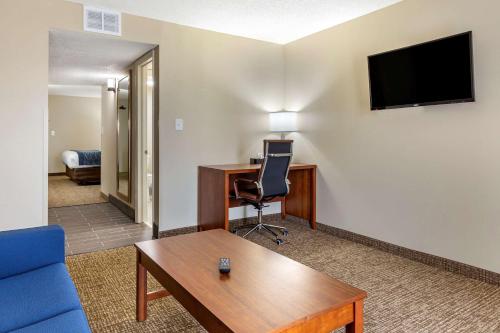 Comfort Inn & Suites Spring Lake - Fayetteville Near Fort Liberty