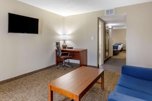 Comfort Inn & Suites Spring Lake - Fayetteville Near Fort Liberty