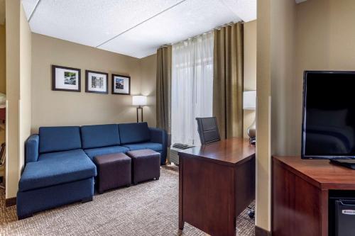 Comfort Suites Manchester - image 13