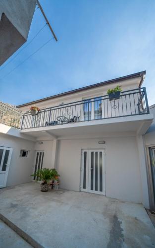 Apartment with Terrace image 2