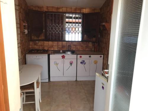 Kitchen, Les margouillats - maisonnette a 2 pas de la plage near Le Safran