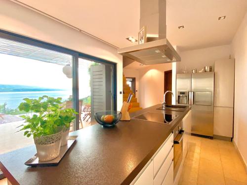 廚房, Villa Forte- the exclusive private villa with amazing sea view located in Mimice in 米米采