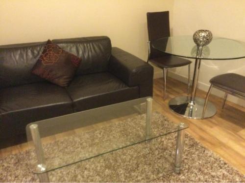 Comfortable 2 Bed @ corner of Union/Market street.