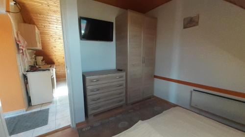 2 bedrooms, 3 beds