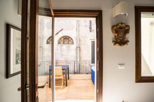 Casa Virginia direct at the canal Cannaregio with own roof terrace