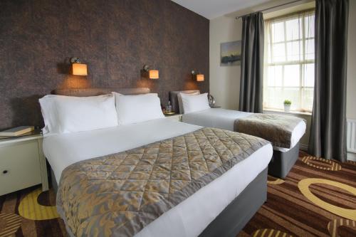 3 twin beds
