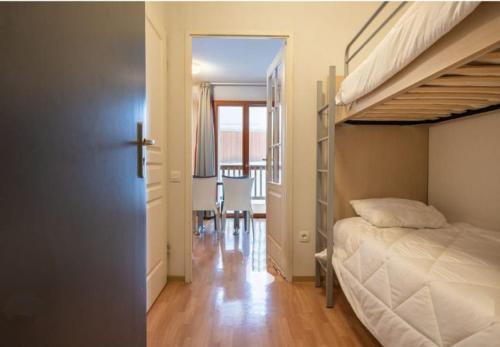 LES ORRES 1800 Appartement 4 p JACUZZI balnéo privé Vue piste piscine résidence LES ORRES 1800 Appartement 4 p JACUZZI balnéo privé Vue piste piscine résidence