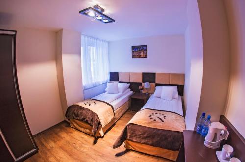 2 twin beds