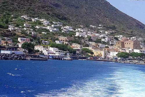Villa sul Porto di Salina isole Eolie