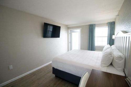 The Baywatch Resort — Photo 2