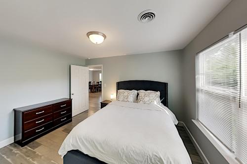 Lotus & Pearl - Central Locale - 15 Mins to Beach Duplex - image 8