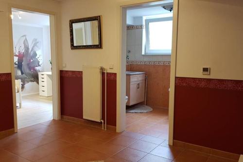2 Zimmer-Einliegerwohnung am Flughafen Schönefeld, Berlino (foto 6)