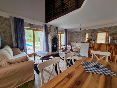 Exo Log Cottage - image 2