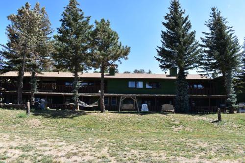 Estes Lake Lodge in Estes Park, USA