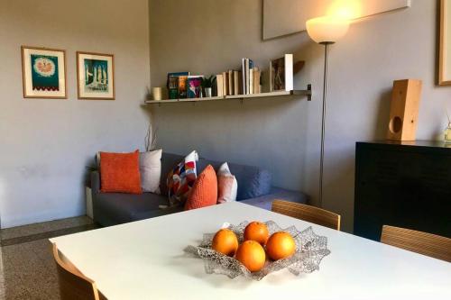 Sunny top floor in San Frediano, Florenz
