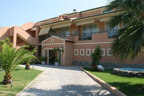 Christina Hotel in Mesongi