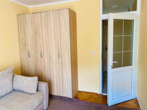 Sunny Parkside Apartment