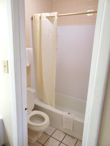 Motel 6 Shamrock, TX - 화장실