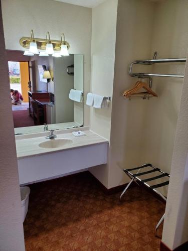Motel 6 Shamrock, TX - 화장실