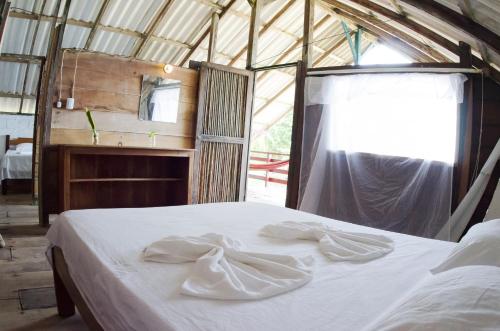 1 double bed, 1 twin bed